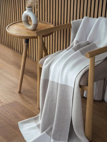 Signature Indoor/Outdoor Estate Plaid Throw
