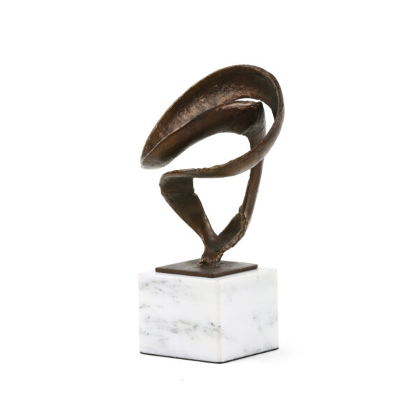 Hanya Statue