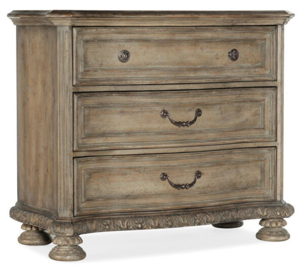 Castella Bachelor's Chest