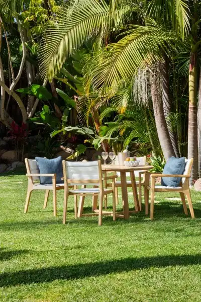 Harbor Outdoor Round Dining Table